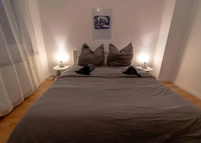 Apartment Central, Cozy, Bright Design 3